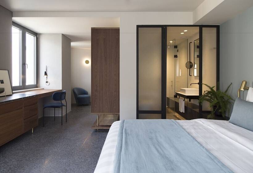 جناح جونيور, Perianth