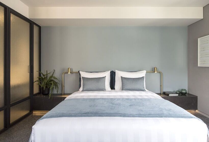 جناح جونيور, Perianth