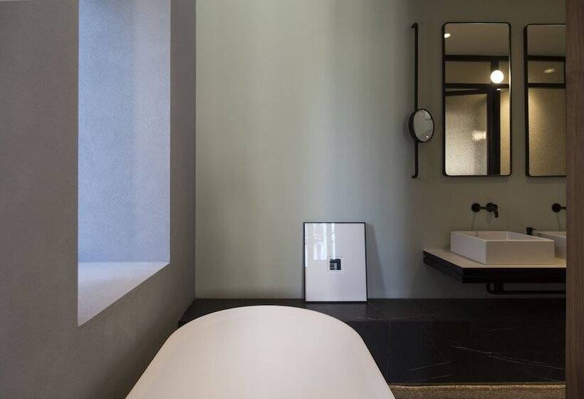 جناح ذو إطلالة, Perianth