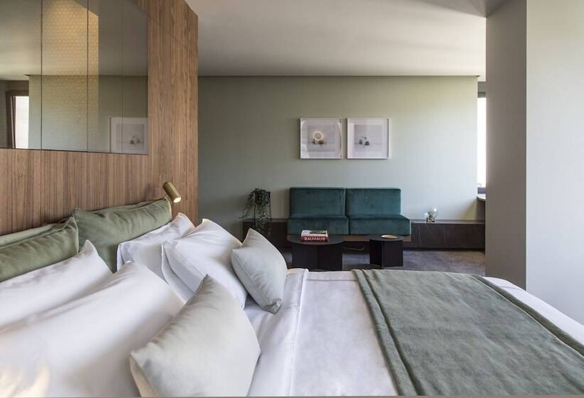 جناح ذو إطلالة, Perianth