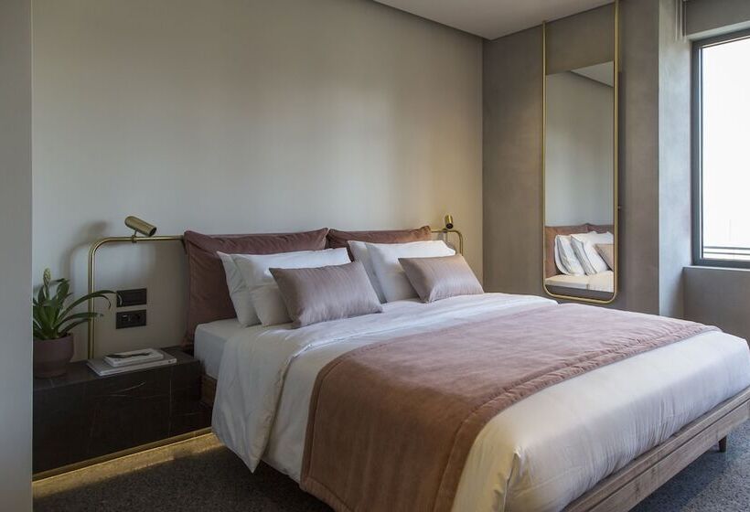 غرفة سوبيريور, Perianth