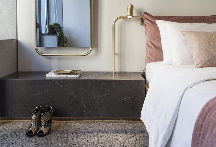 غرفة سوبيريور, Perianth