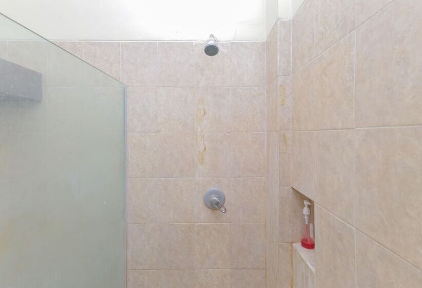 标准间, Reddoorz Near Gubeng Station