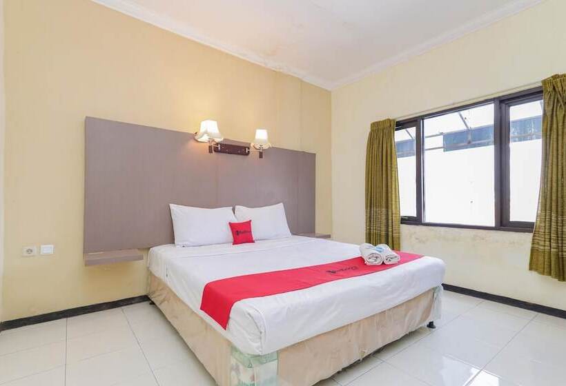 Номер Стандарт, Reddoorz Near Gubeng Station