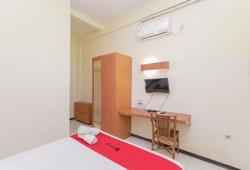 Номер Стандарт, Reddoorz Near Gubeng Station