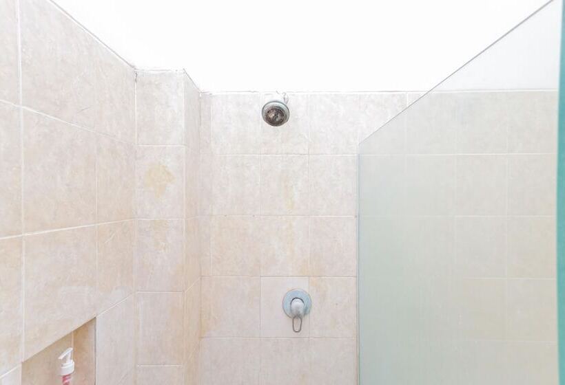 标准间, Reddoorz Near Gubeng Station