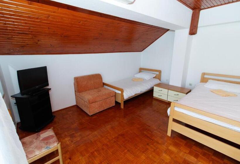 غرفة قياسية رباعية, Motel Tri Lovca