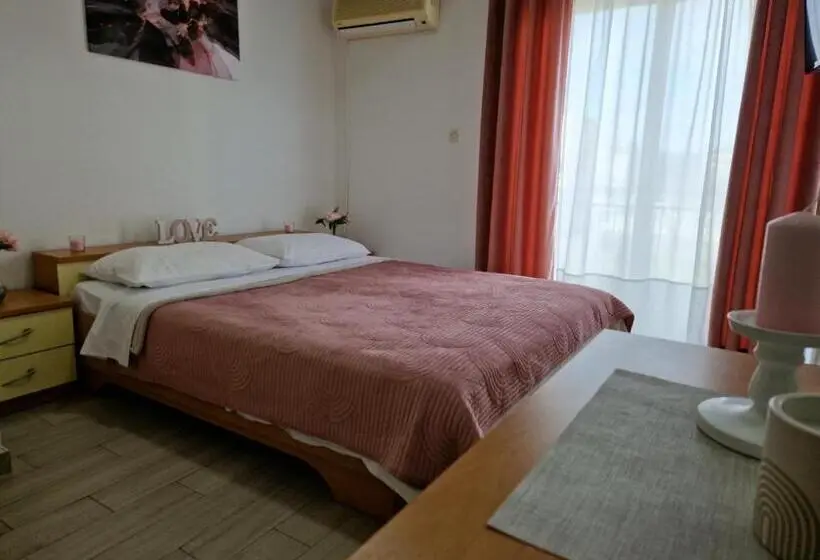 ファミリールーム, Motel Tri Lovca