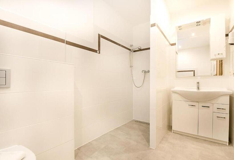 Семейный Номер, Mentenwirt Pension&appartements