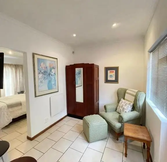デラックスルーム, Mongoose Manor Bnb
