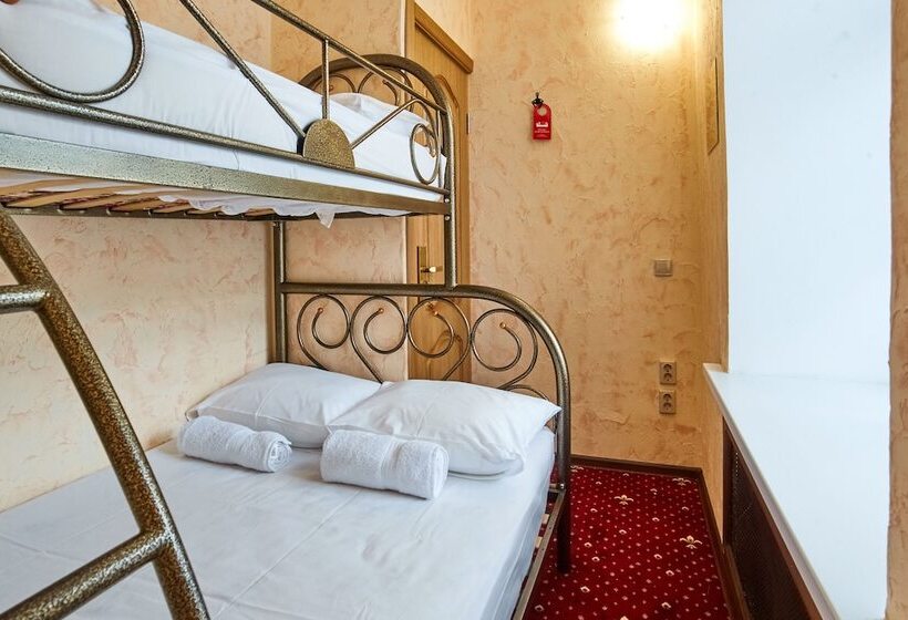 غرفة قياسية ثلاثية, Retro Moscow On Kurskaya