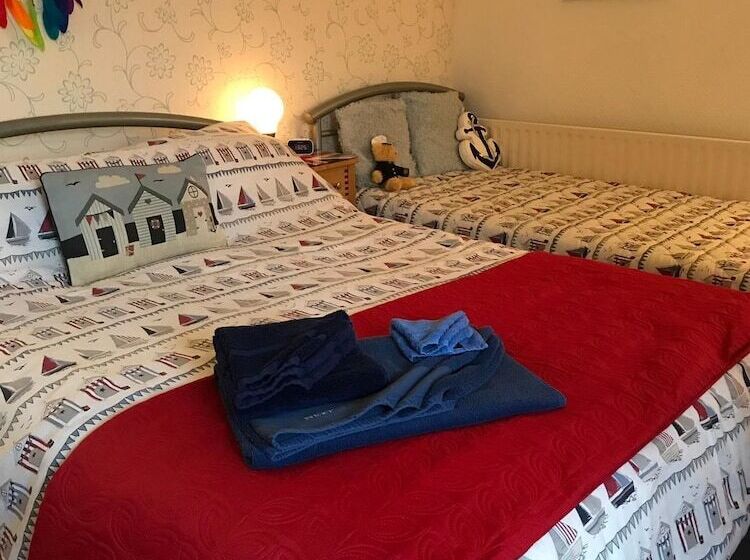 غرفة عائلية, The Lyndsay Guest House