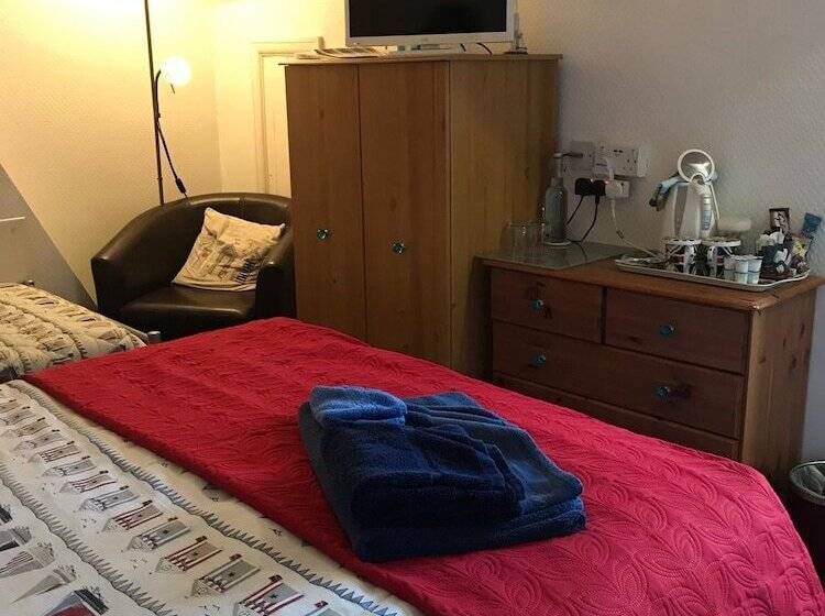 غرفة عائلية, The Lyndsay Guest House