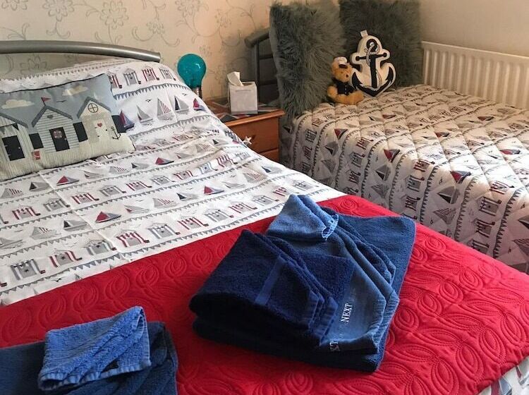 غرفة عائلية, The Lyndsay Guest House