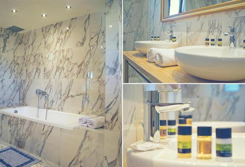 Suite with lake view, Arktos