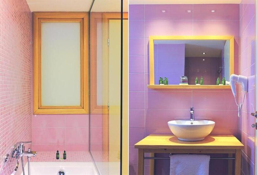 חדר משפחתי, Arktos