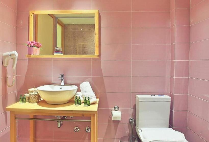 חדר משפחתי, Arktos