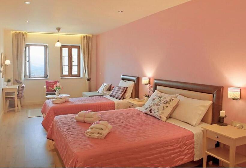 חדר משפחתי, Arktos