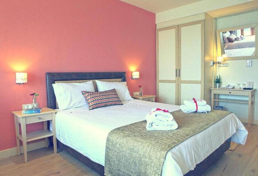 סוויטת ג'וניור נוף לאגם, Arktos