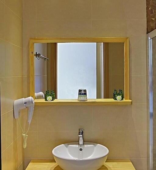 Superior room with lake view, Arktos