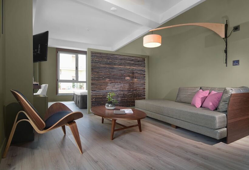 Полулюкс, Lake Spirit Boutique Hotel & Spa