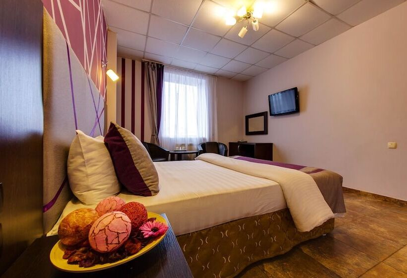 수피리어 룸, Marton Turgeneva