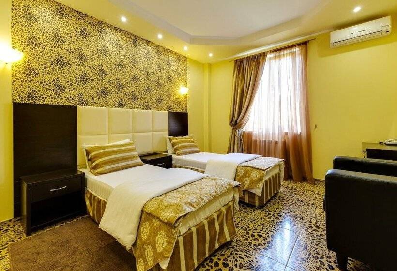 수피리어 룸, Marton Turgeneva