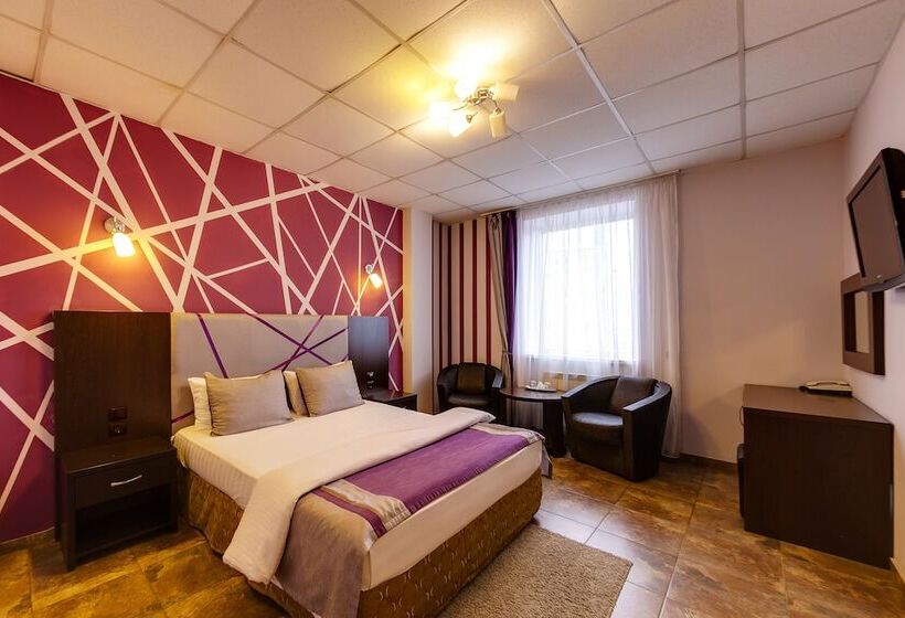 수피리어 룸, Marton Turgeneva