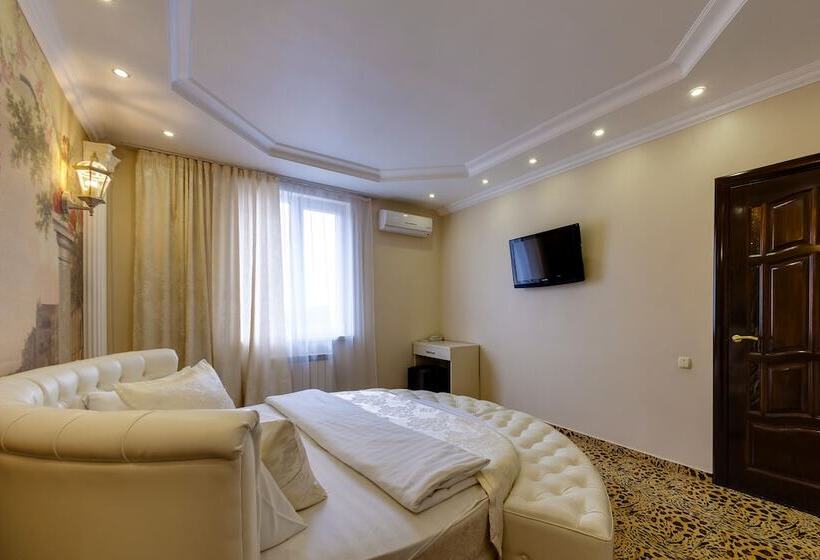 스위트, Marton Turgeneva