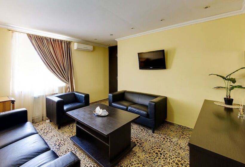 스위트, Marton Turgeneva