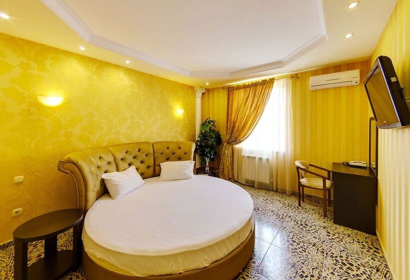 스위트, Marton Turgeneva