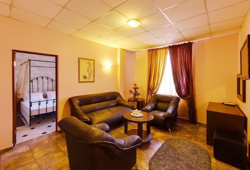 스위트, Marton Turgeneva