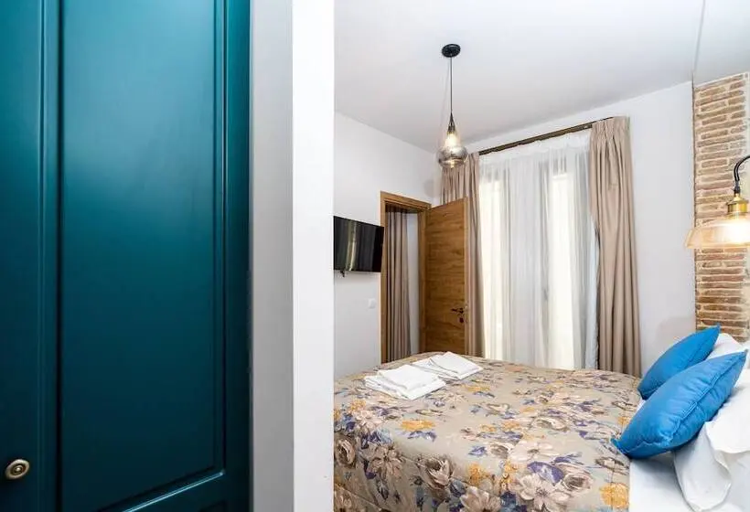 سوییت جونیور, Veneziano Boutique