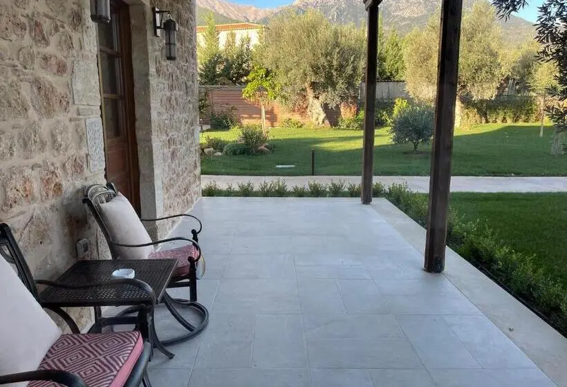 庭の見えるジュニアスイート, Mystras Grand Palace Resort & Spa