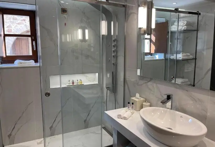 庭の見えるジュニアスイート, Mystras Grand Palace Resort & Spa