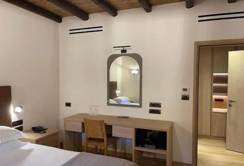 庭の見えるジュニアスイート, Mystras Grand Palace Resort & Spa
