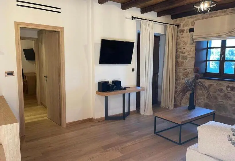 庭の見えるジュニアスイート, Mystras Grand Palace Resort & Spa