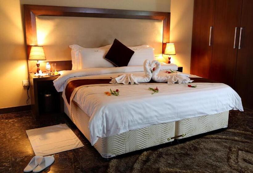 سوئیت جونیور خانوادگی, Belle Tower Apartments