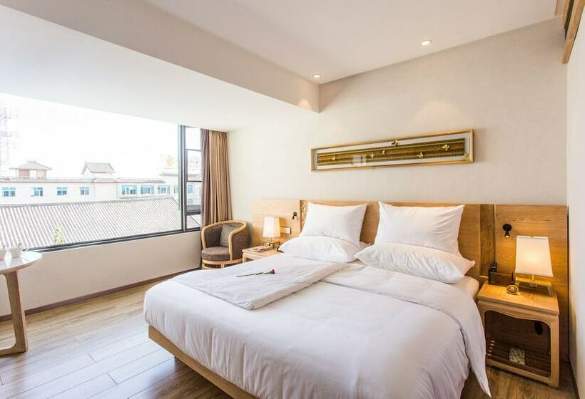 수피리어 룸, Dali Lridescent Clouds