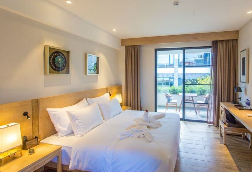 디럭스 룸, Dali Lridescent Clouds