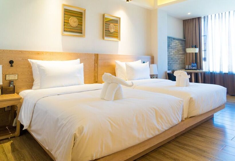 디럭스 룸, Dali Lridescent Clouds