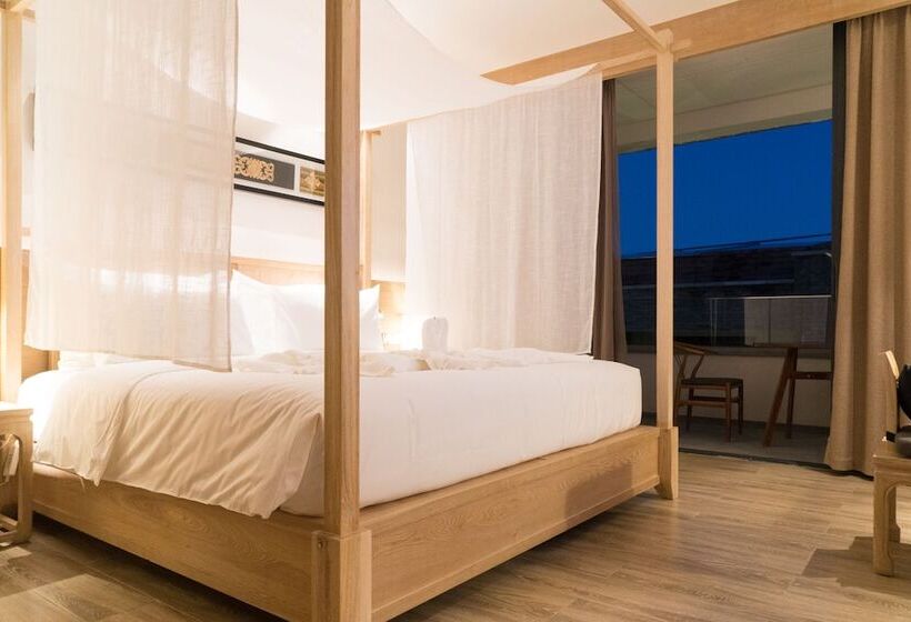 디럭스 스위트, Dali Lridescent Clouds