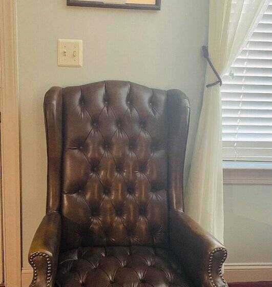 جناح, Hargrave House B & B