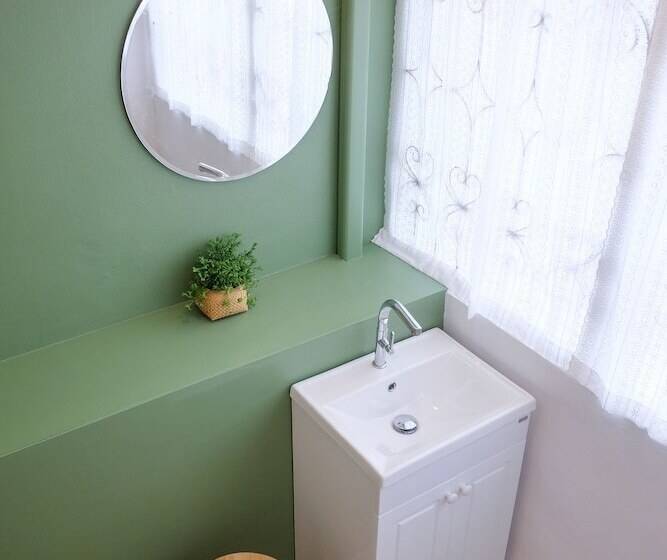 디럭스 트리플 룸, Baan Baan Hostel