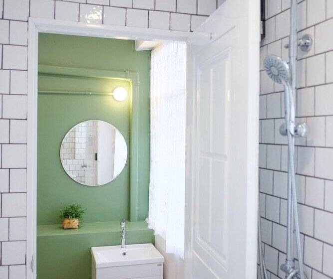 디럭스 트리플 룸, Baan Baan Hostel