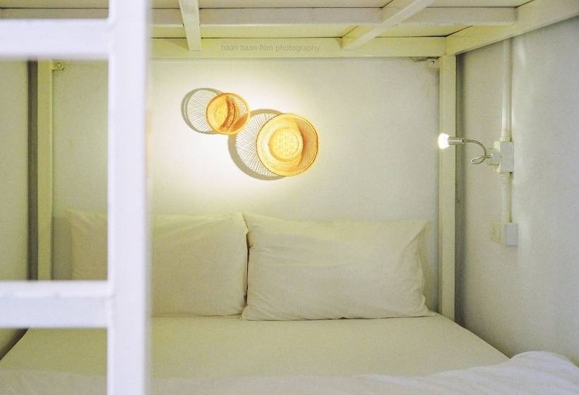 디럭스 트리플 룸, Baan Baan Hostel