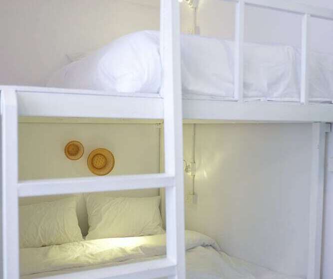 디럭스 트리플 룸, Baan Baan Hostel