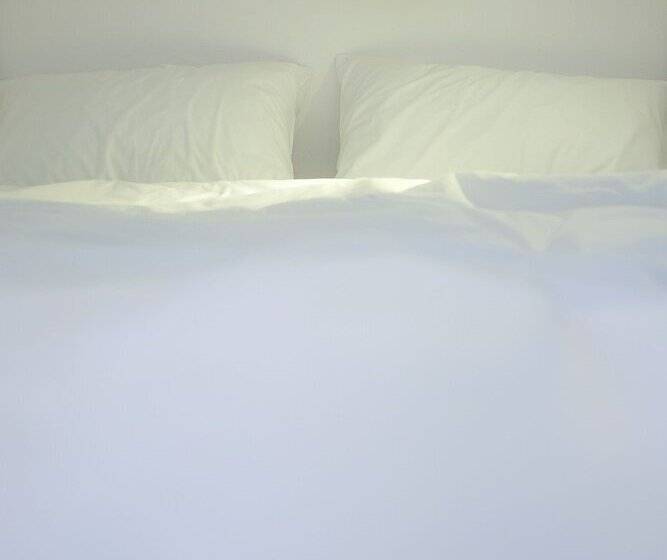 디럭스 트리플 룸, Baan Baan Hostel