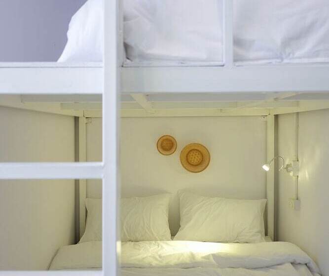 디럭스 트리플 룸, Baan Baan Hostel