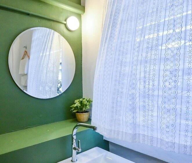 디럭스 룸, Baan Baan Hostel